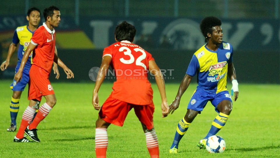 Persija Jakarta saat bertemu Arema Cronus dalam laga persahabatan. Copyright: &copy; Ardiansyah/INDOSPORT